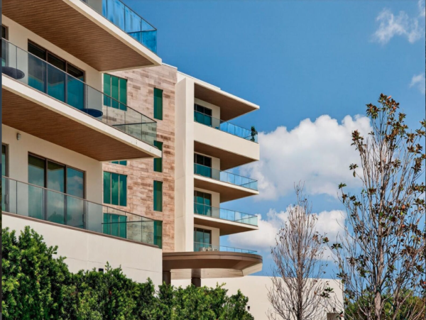 Coastal Luxury Retreat in Longboat Key - 2-Bedroom Condo Stunning Views